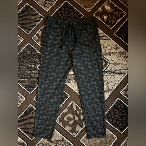 Only and Sons Jogger Style dress pants (size Medium)
Brand new with tags